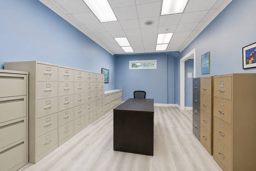 More Photos Of 2309 N Hullen St, Metairie Serviced Offices For Sale
