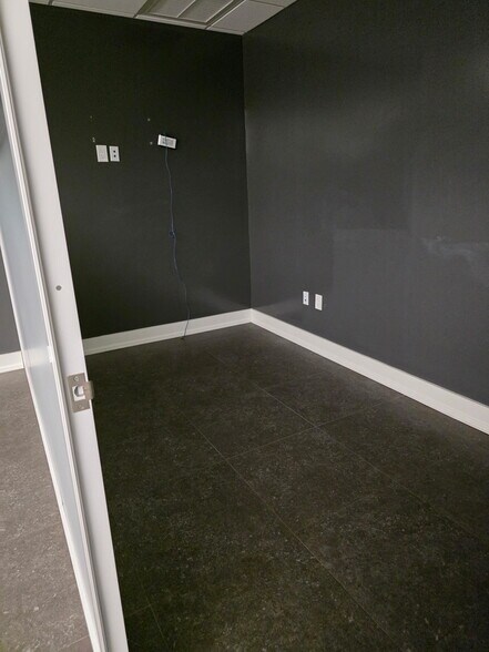 More Photos Of 959 Shotgun Rd, Sunrise Warehouse For Sale