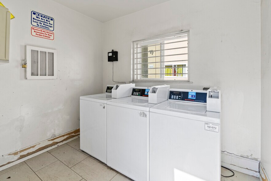 More Photos Of 21921 Lanark St, Canoga Park Apartments For Sale