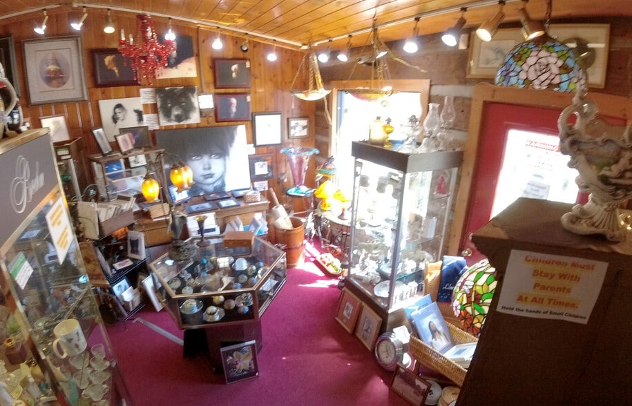 More Photos Of 377 Parkway, Gatlinburg Freestanding For Sale