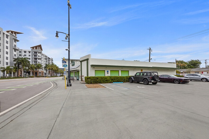 More Photos Of 308 N Federal Hwy, Hallandale Beach Storefront Retail Office For Sale