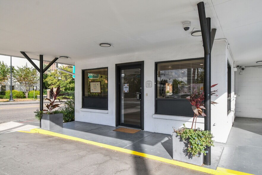More Photos Of 830 W Kennedy Blvd, Tampa Apartments For Lease
