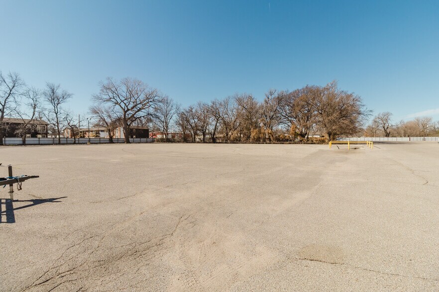More Photos Of 3101 S Broadway St, Wichita Freestanding For Sale
