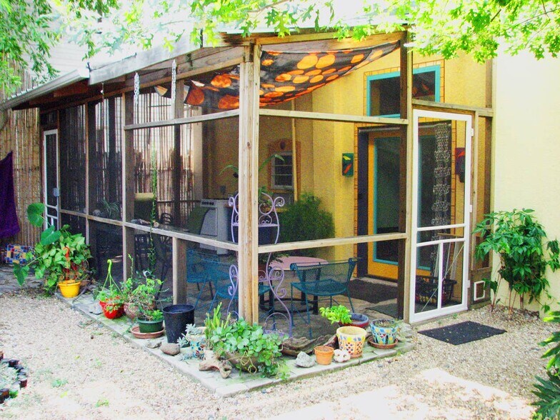 More Photos Of 1651 W Woodlawn Dr, San Antonio Storefront Retail Residential For Sale