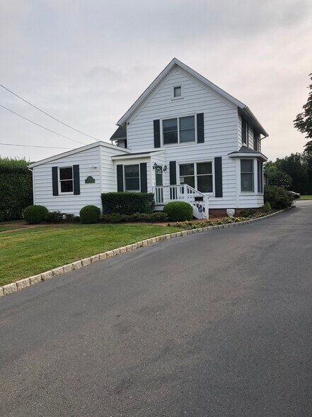 Primary Photo Of 270 N Sea Rd, Southampton Office For Lease