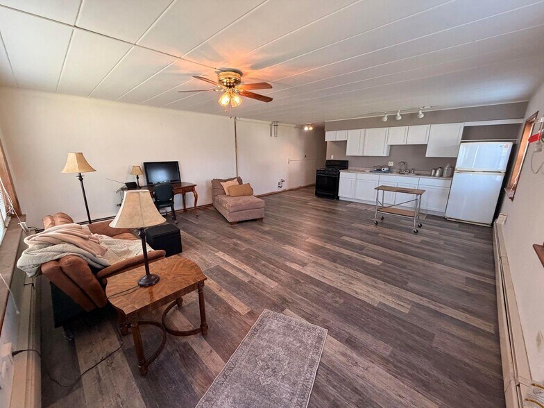 More Photos Of 11130 W 93rd Ave, Saint John Showroom For Sale