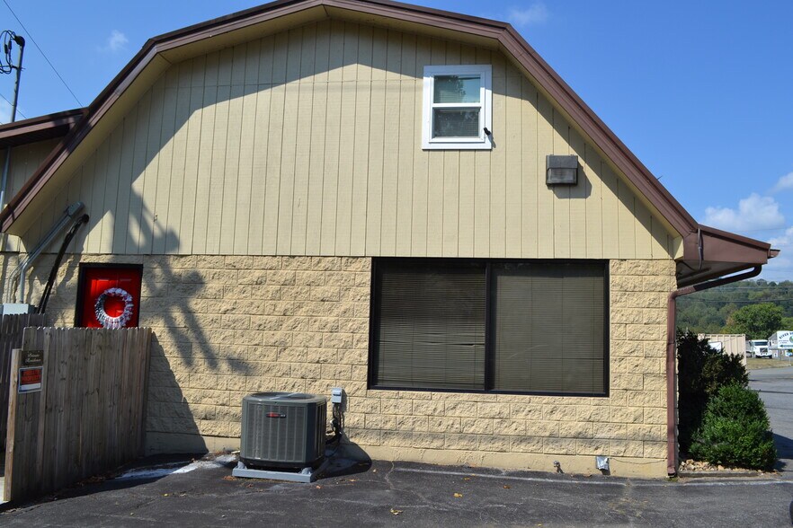 More Photos Of 5976 Virginia Ave, Pembroke Storefront Retail Residential For Sale