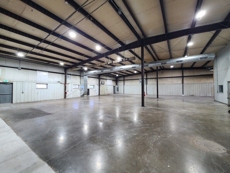 More Photos Of 7007 Trafalgar St, Fort Wayne Light Manufacturing For Lease