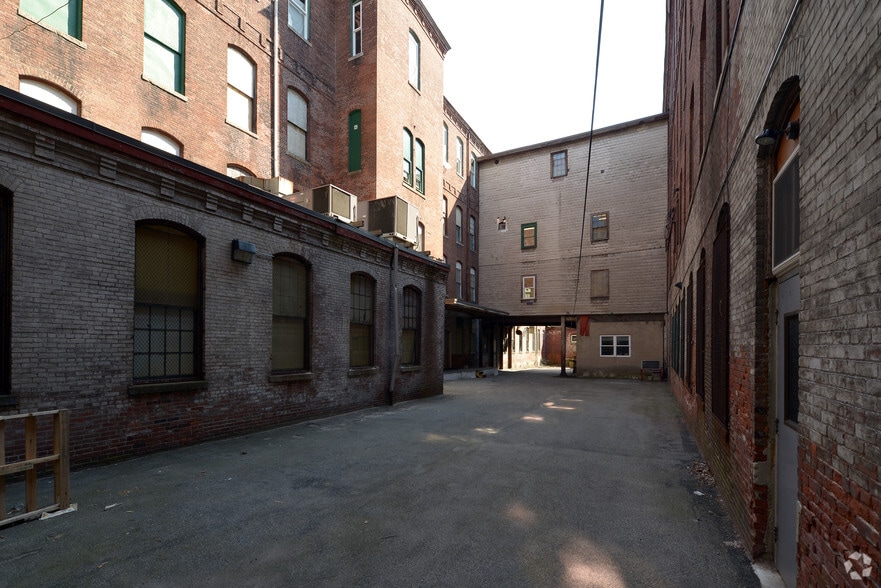 More Photos Of 560 Mineral Spring Ave, Pawtucket Warehouse For Lease
