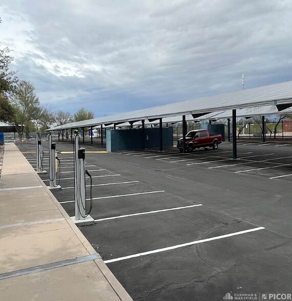 More Photos Of 2700 E Commerce Center Pl, Tucson Research And Development For Lease