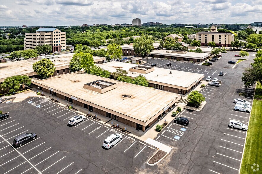 More Photos Of 10540 Barkley St, Overland Park Office For Lease