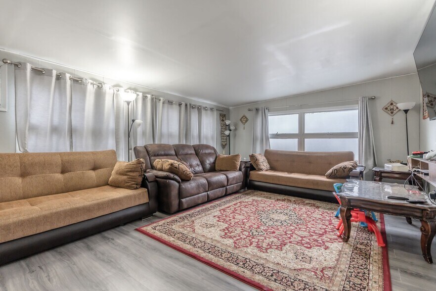 More Photos Of 49 N Broad St, Nazareth Storefront Retail Residential For Sale