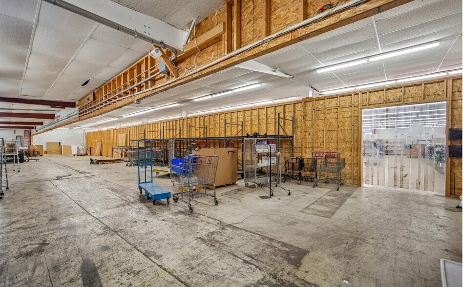 More Photos Of 109 N Market St, Audubon Freestanding For Lease