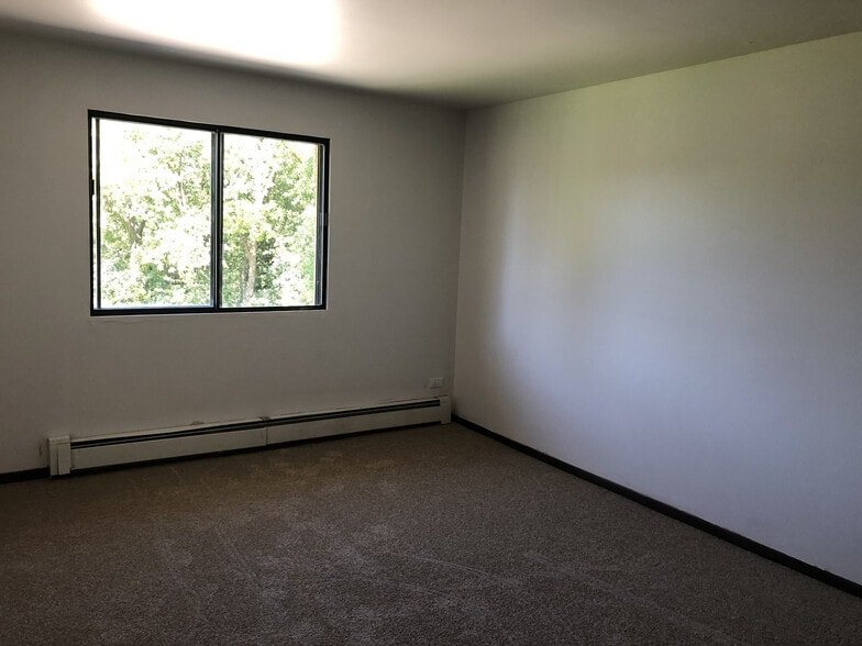 More Photos Of 7710 Wildwood Ct, Darien Apartments For Sale