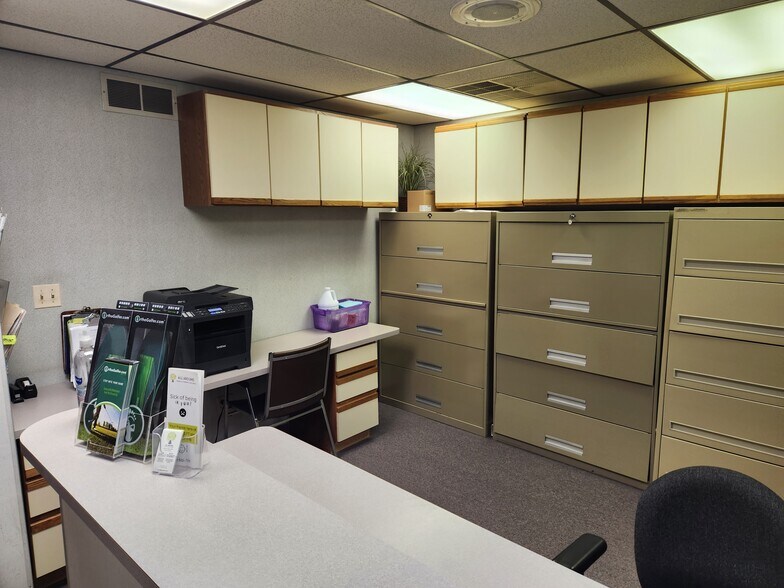 More Photos Of 429 Front St, Berea Medical For Lease