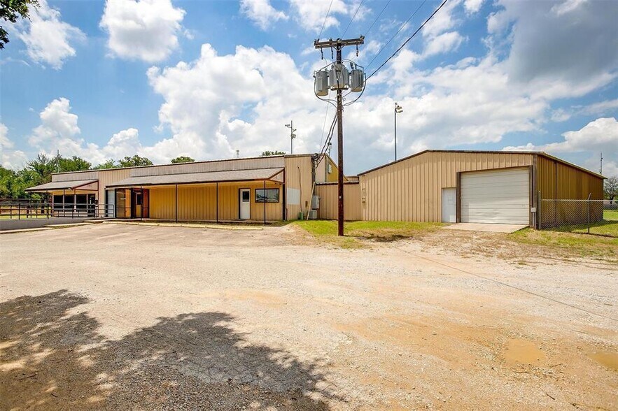 More Photos Of 640 E Highway 199, Springtown Warehouse For Sale