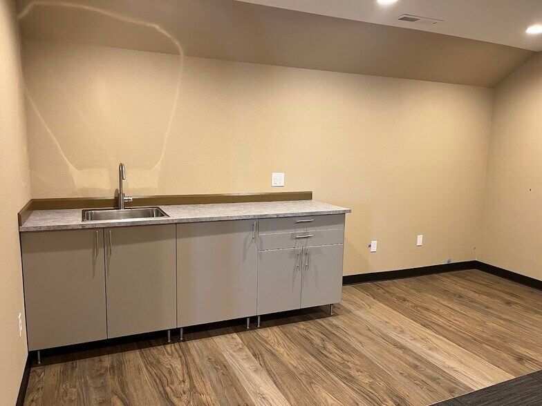 More Photos Of 2309 W Dolarway Rd, Ellensburg Loft Creative Space For Lease