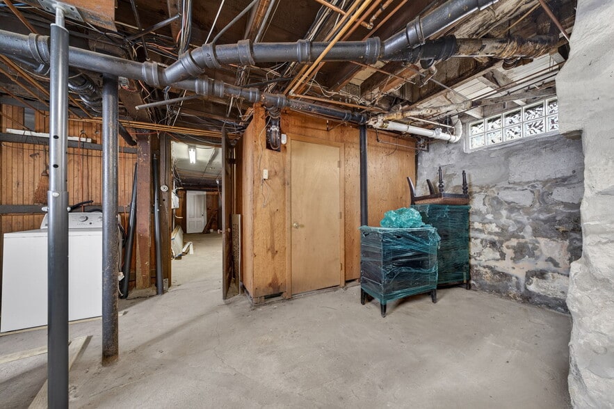 More Photos Of 446 County St, New Bedford Office For Sale