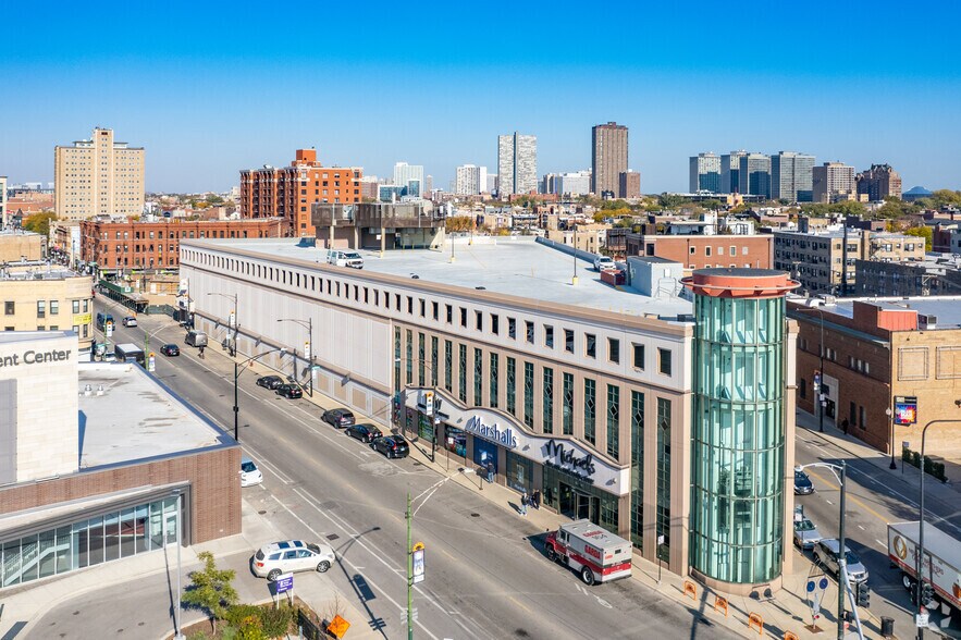 More Photos Of 3131 N Clark St, Chicago Freestanding For Sale