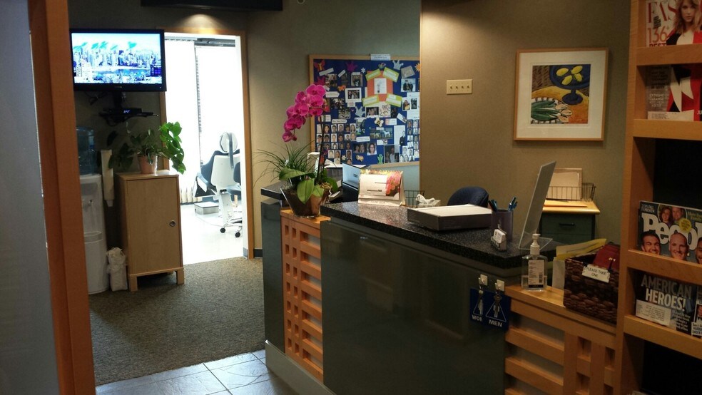 More Photos Of 2755 Lougheed Hwy, Port Coquitlam Unknown For Lease