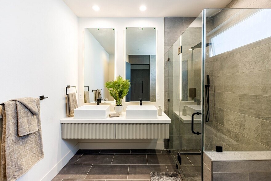 More Photos Of 113-153 W Plymouth St, Inglewood Apartments For Sale