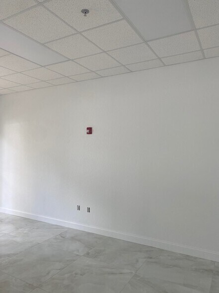 More Photos Of 3425 Radio Rd, Naples Warehouse For Sale