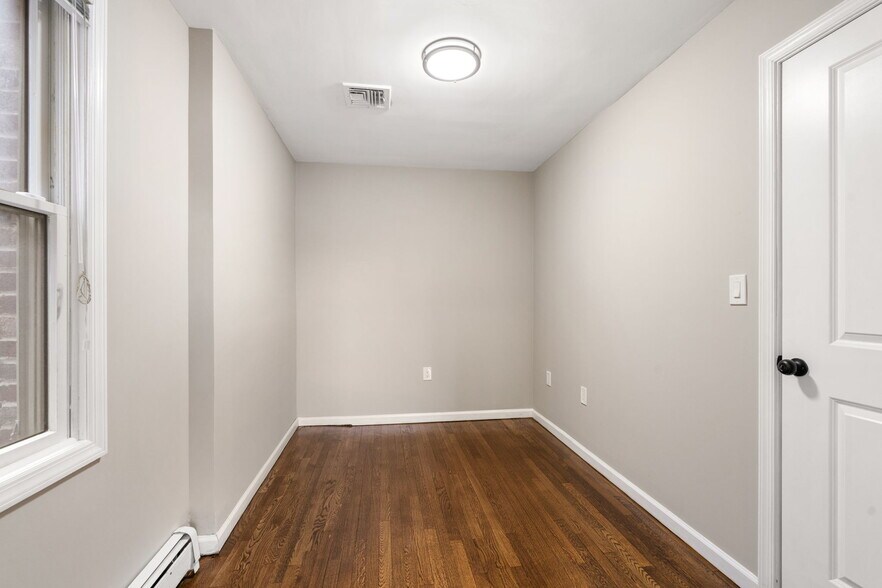 More Photos Of 149 Glenwood Ave, Staten Island Office Residential For Lease