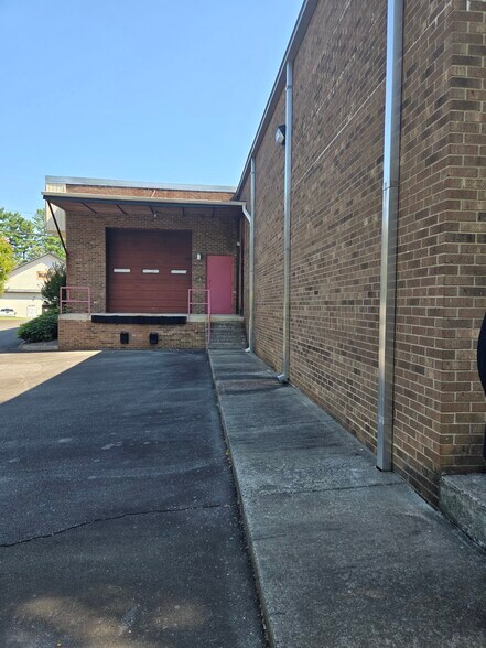 More Photos Of 1405 Trademart Blvd, Winston-Salem Flex For Sale