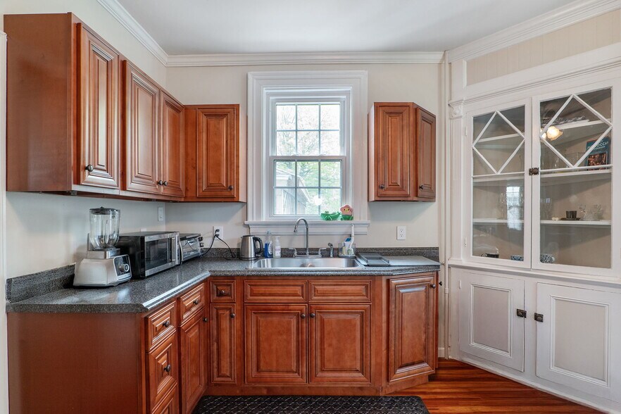 More Photos Of 462-470 2nd Ave, Troy Storefront Retail Residential For Sale