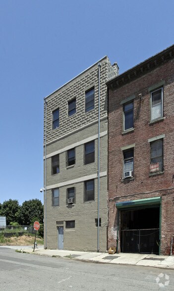 More Photos Of 14 Hedden Pl, East Orange Warehouse For Lease