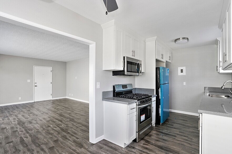More Photos Of 731 Owen Dr, Huntington Beach Apartments For Sale
