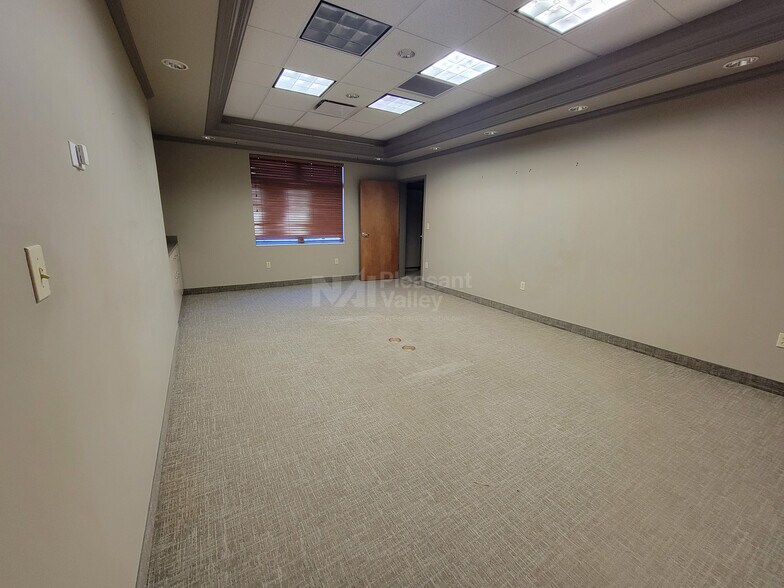More Photos Of 789 White Pond Dr, Akron Medical For Lease