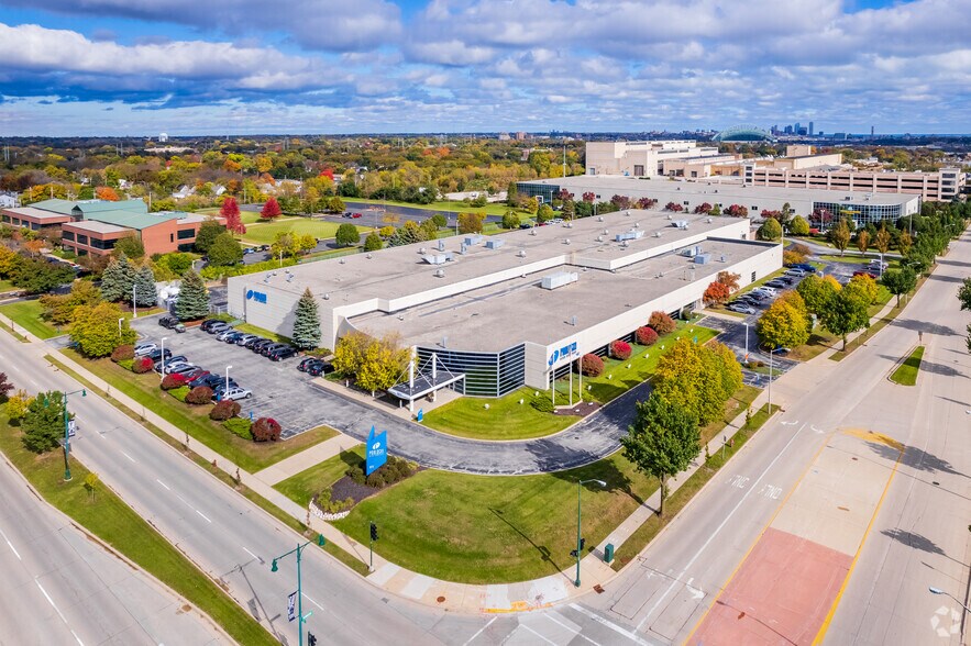 More Photos Of 922 S 70th St, West Allis Manufacturing For Lease