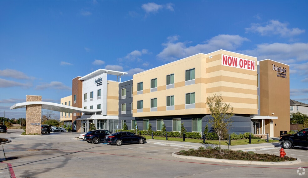 More Photos Of 22010 Southwest Fwy, Richmond Hotel For Sale