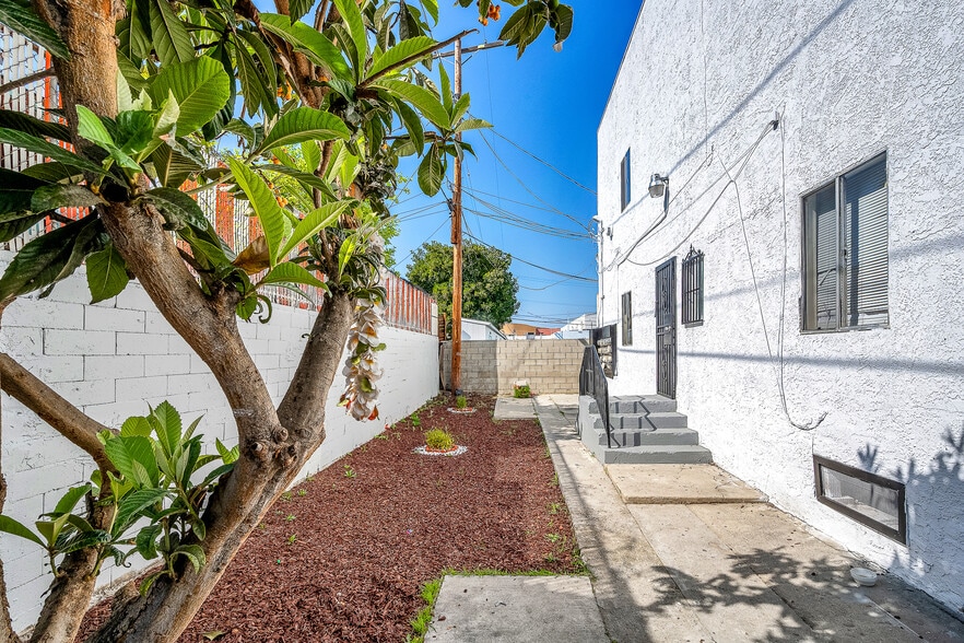 More Photos Of 123 S Westmoreland Ave, Los Angeles Apartments For Sale
