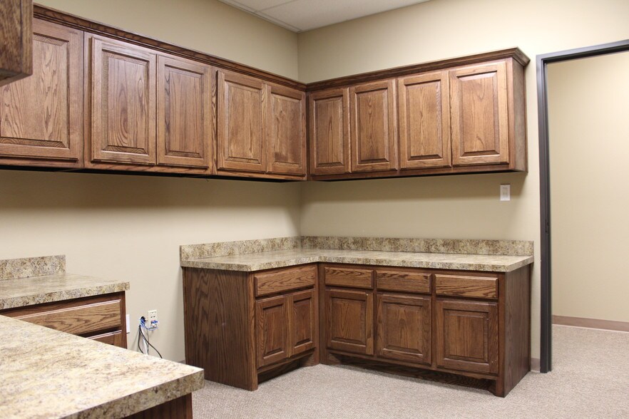 More Photos Of 805 Hill Blvd, Granbury Medical For Lease