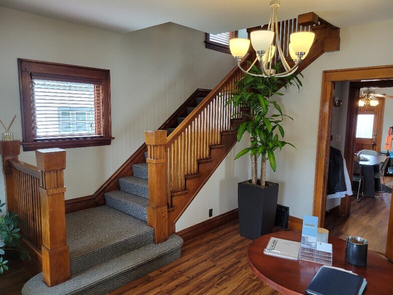 More Photos Of 117 W Willow Ave, Wheaton Office For Lease