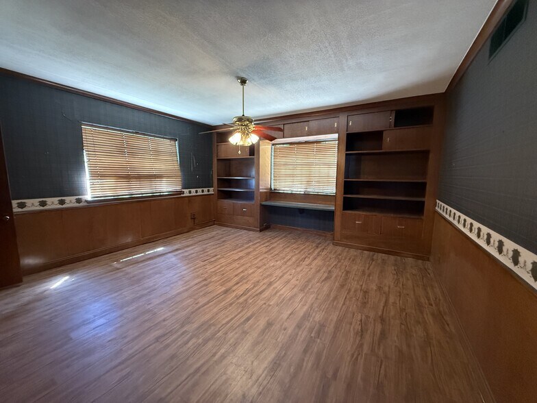 More Photos Of 1704 NW 6th St, Oklahoma City Warehouse For Lease