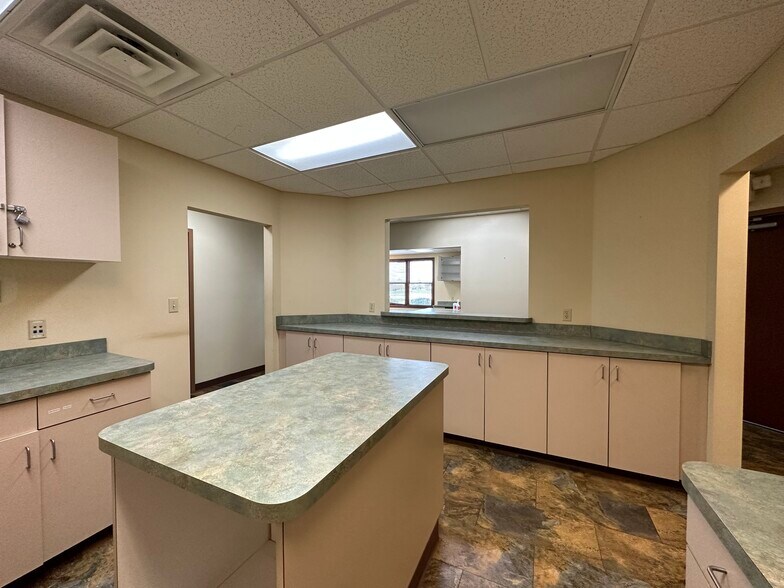 More Photos Of 1355 W Main St, Bellevue Office For Lease