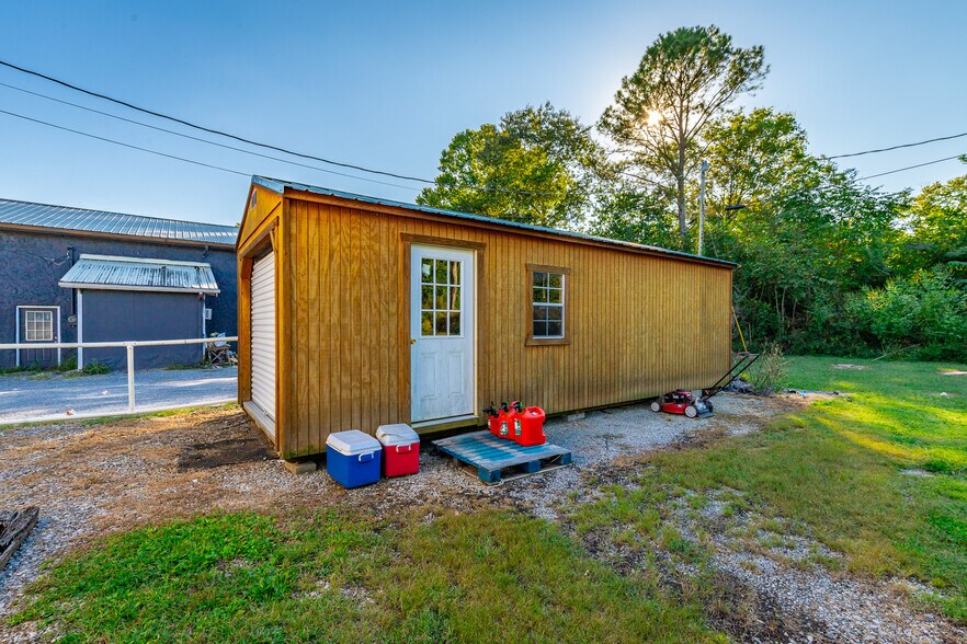 More Photos Of 15781 Rankin Ave, Dunlap Freestanding For Sale