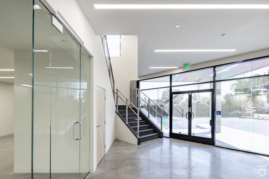 More Photos Of 1210-1230 N Red Gum St, Anaheim Warehouse For Lease