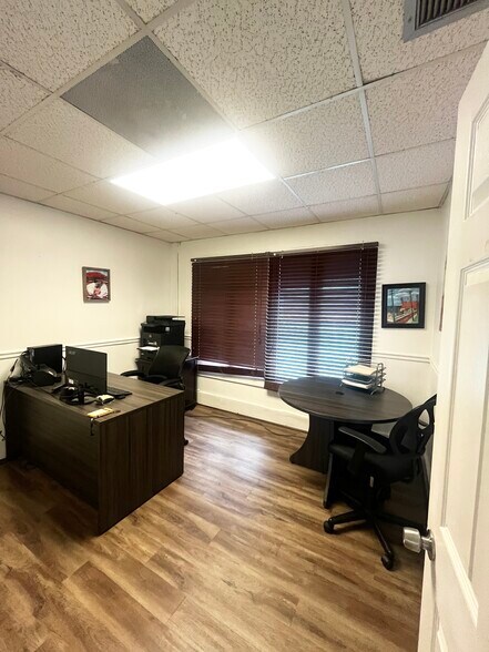 More Photos Of 517 W Colonial Dr, Orlando Office For Lease