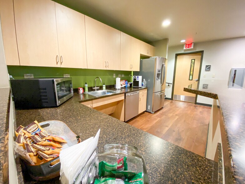 More Photos Of 10 S Shumway Ave, Batavia Office For Lease