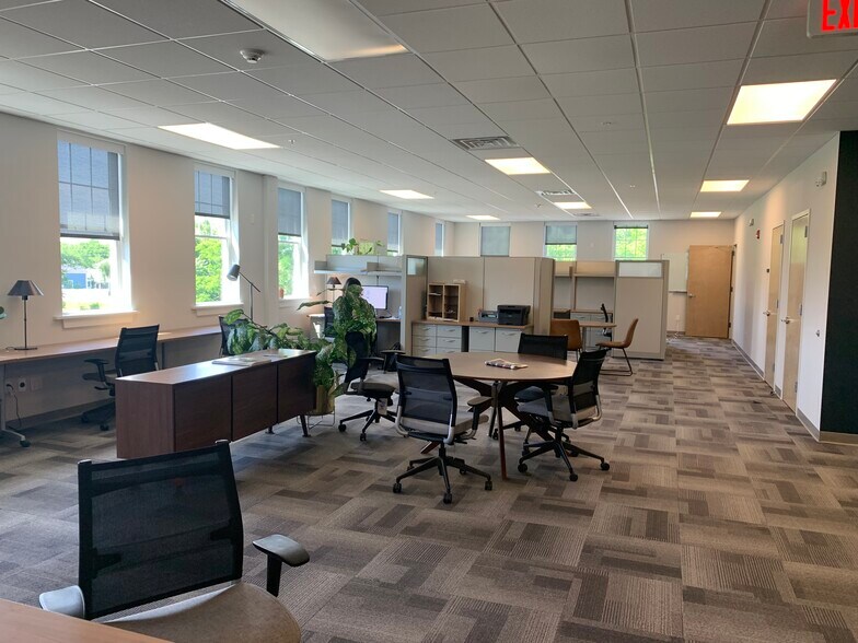 More Photos Of 16 N Greenbush Rd, Troy Freestanding For Lease