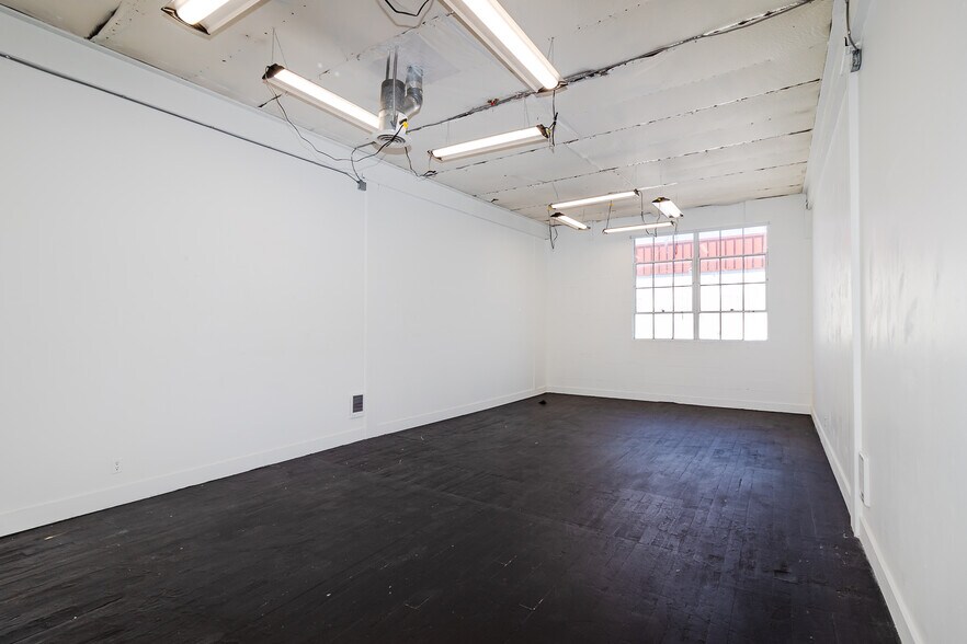 More Photos Of 701-707 NE Broadway St, Portland General Retail For Sale