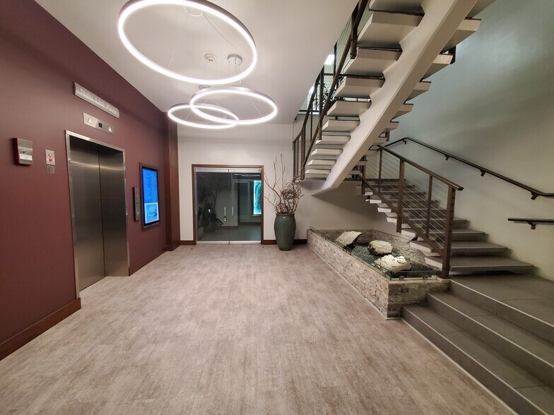 More Photos Of 401 Kamakee St, Honolulu Office For Sale