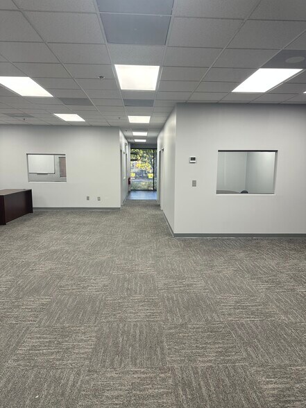More Photos Of 10500 University Center Dr, Tampa Light Distribution For Lease