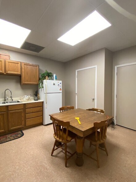 More Photos Of 2670 Highway 35 Byp S, Alvin Office For Lease