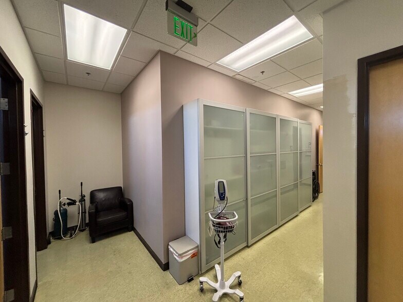 More Photos Of 38 Water St, Henderson Medical For Lease