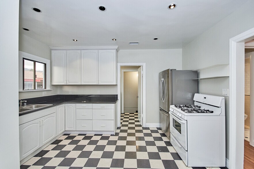 More Photos Of 6669 De Longpre Ave, Los Angeles Apartments For Sale